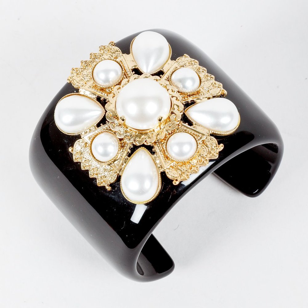 Marina Fossati Pearl Cuff